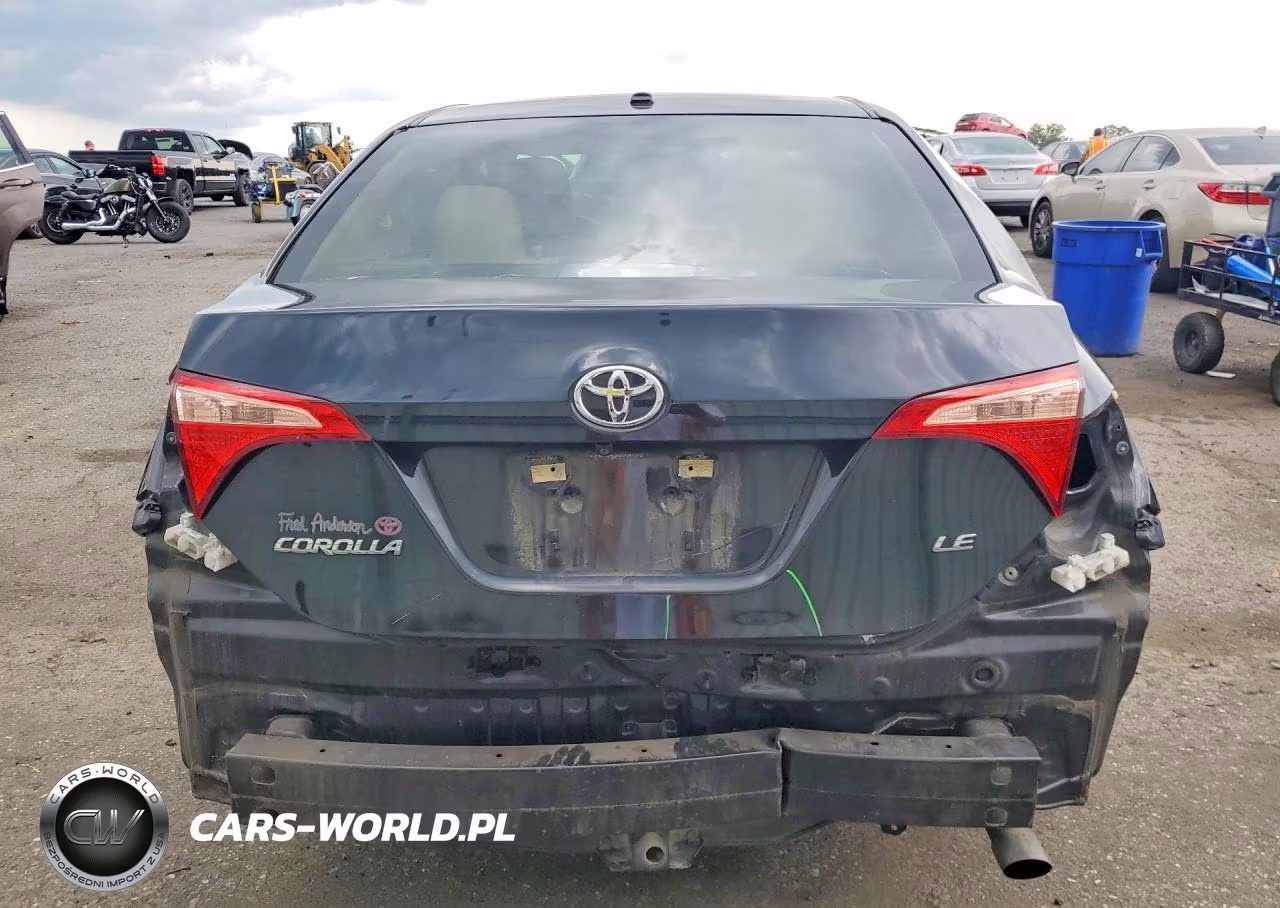 2018 Toyota Corolla Le VIN:5YFBURHE8JP840536 - 6
