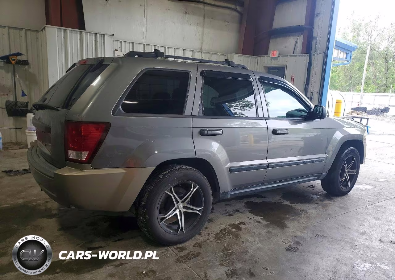 2008 Jeep Grand Cherokee Laredo VIN:1J8GR48K68C103833 - 3