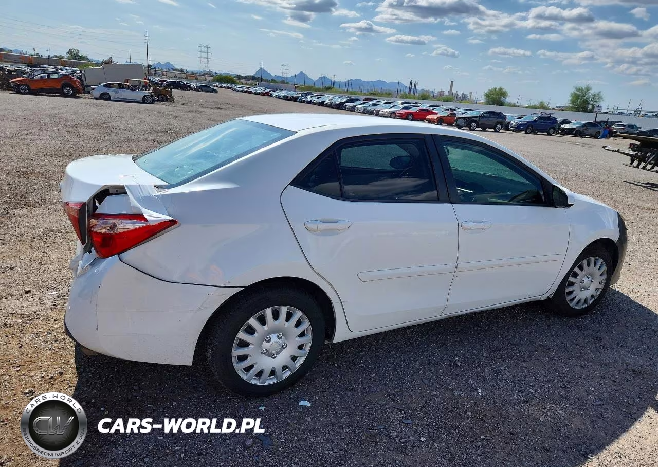 2017 Toyota Corolla Le VIN:2T1BURHE5HC864786 - 3