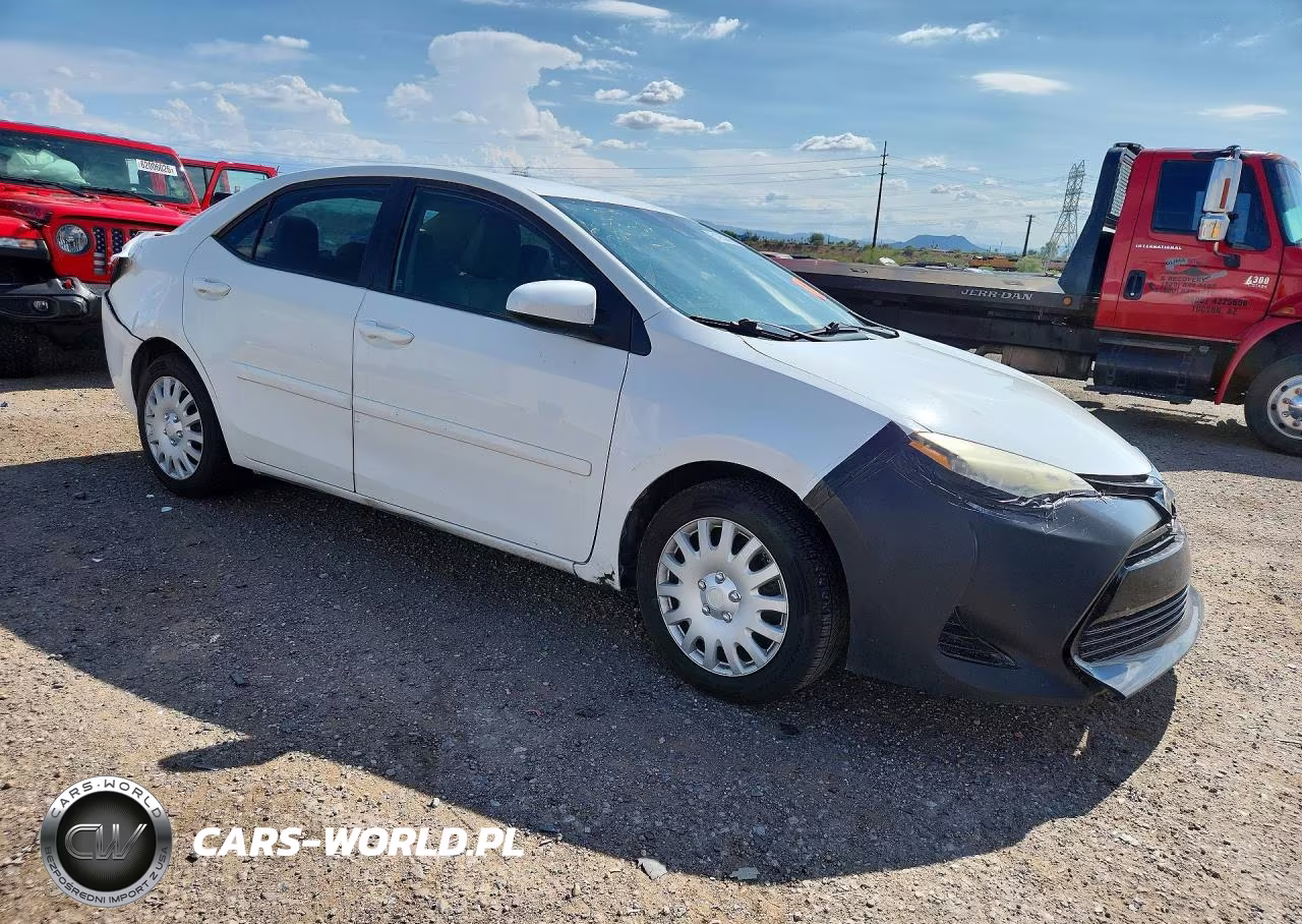 2017 Toyota Corolla Le VIN:2T1BURHE5HC864786 - 4