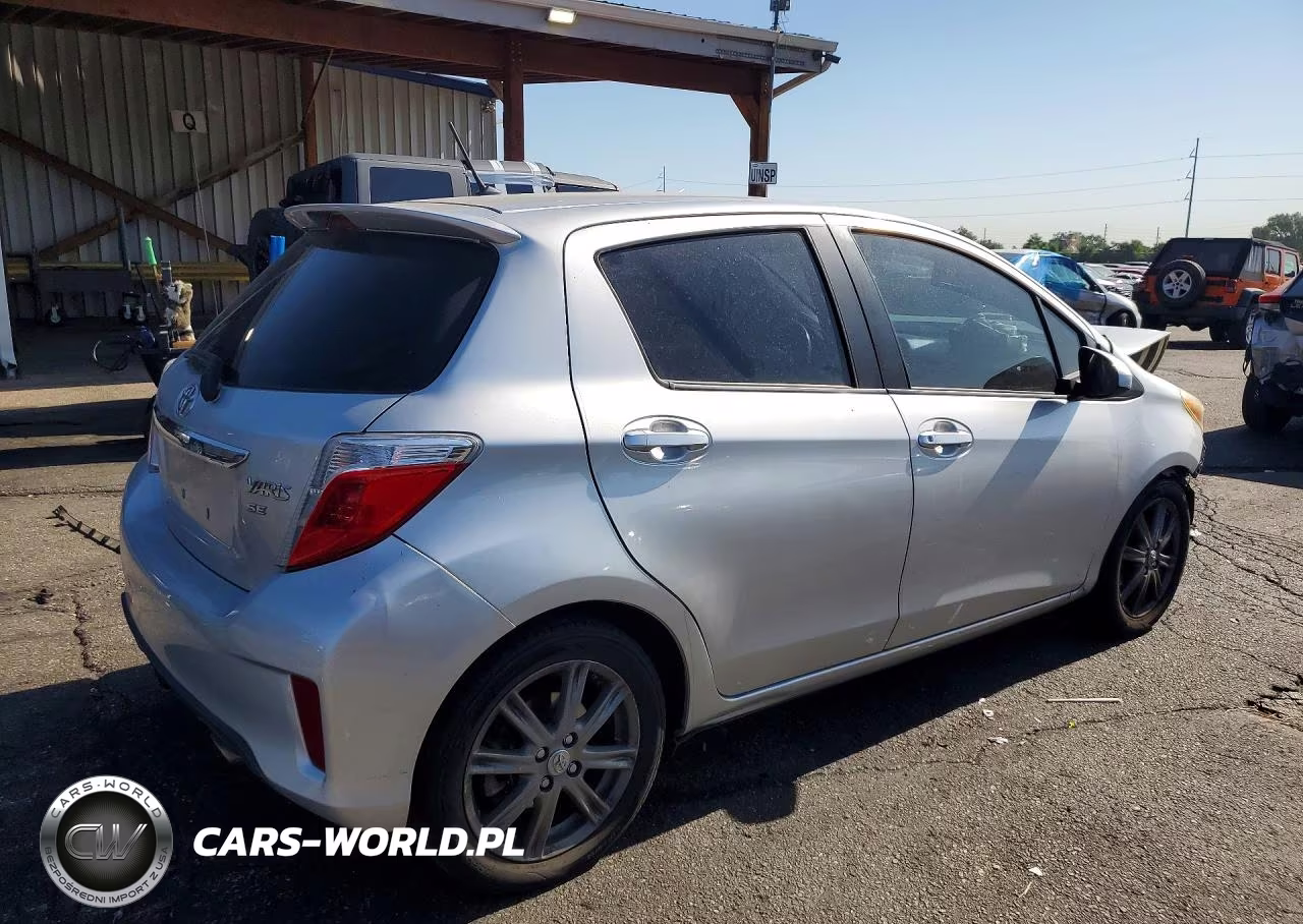 2012 Toyota Yaris 5-Door Se VIN:JTDKTUD32CD533119 - 3
