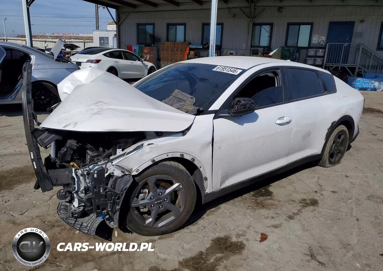 2025 Kia K4 Lxs VIN:3KPFT4DE6SE093552 - 1