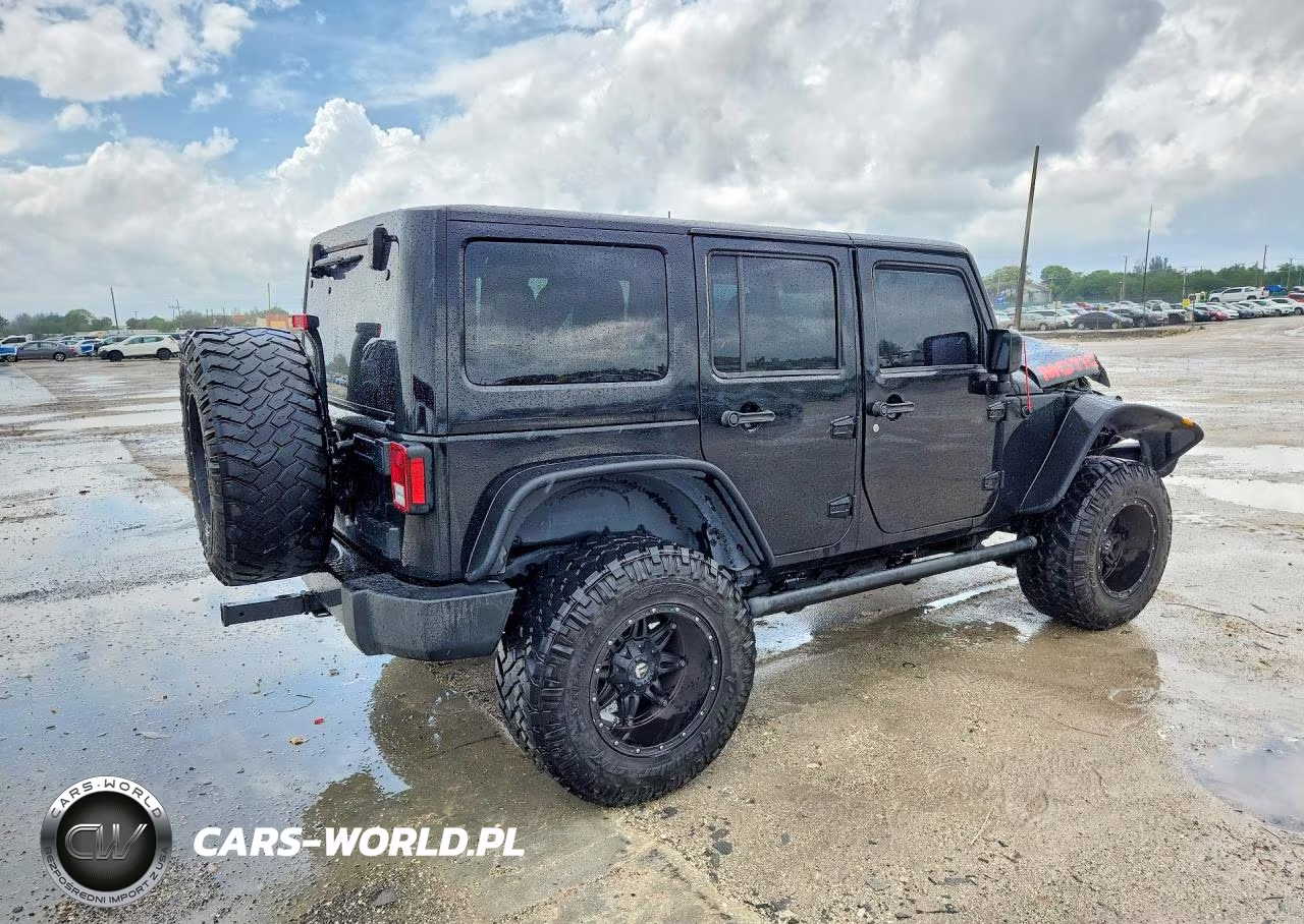 2014 Jeep Wrangler Unlimited Sahara VIN:1C4HJWEG3EL261377 - 3