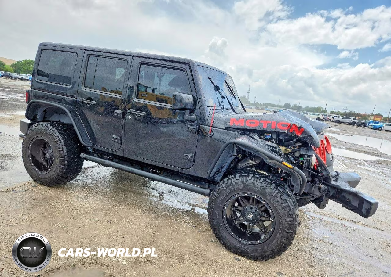 2014 Jeep Wrangler Unlimited Sahara VIN:1C4HJWEG3EL261377 - 4