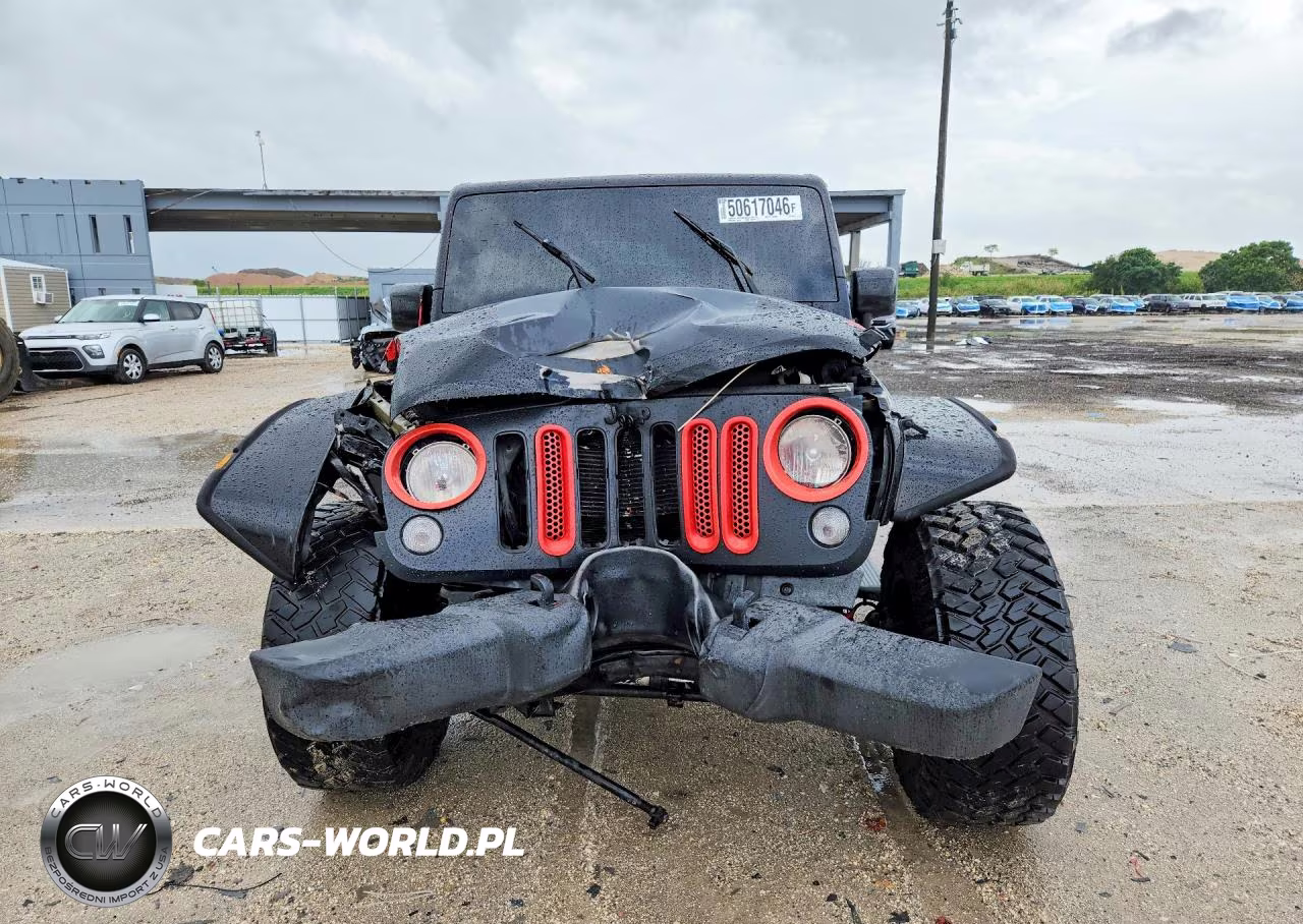 2014 Jeep Wrangler Unlimited Sahara VIN:1C4HJWEG3EL261377 - 5