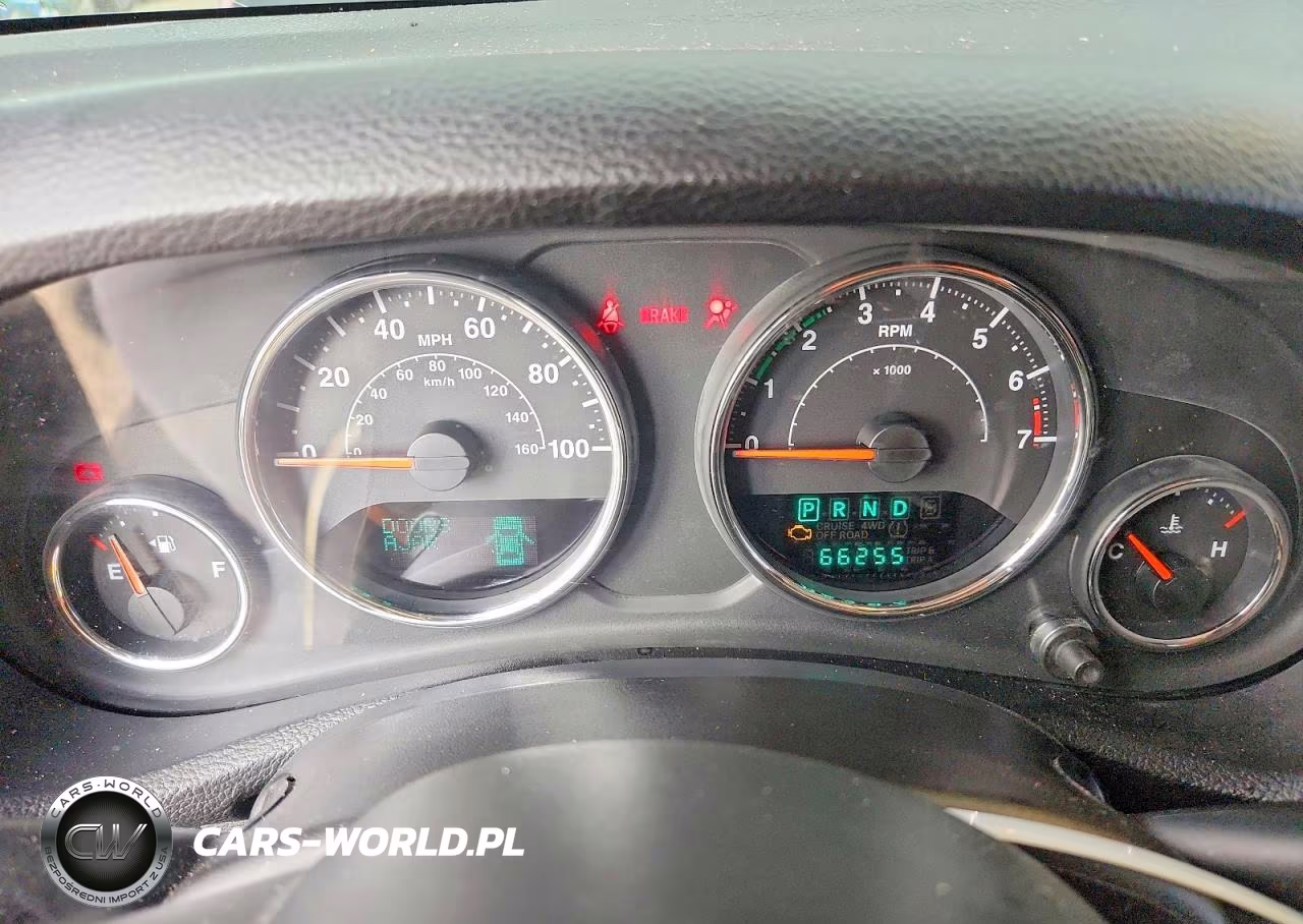 2014 Jeep Wrangler Unlimited Sahara VIN:1C4HJWEG3EL261377 - 9