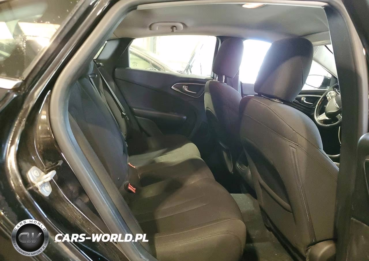 2015 Chrysler 200 Limited VIN:1C3CCCABXFN733274 - 10