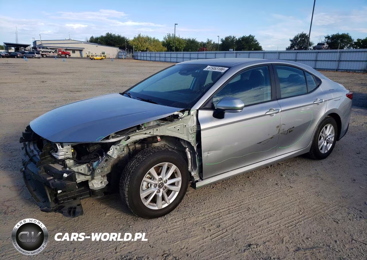 2025 Toyota Camry Le – zdjęcie 1 z 13