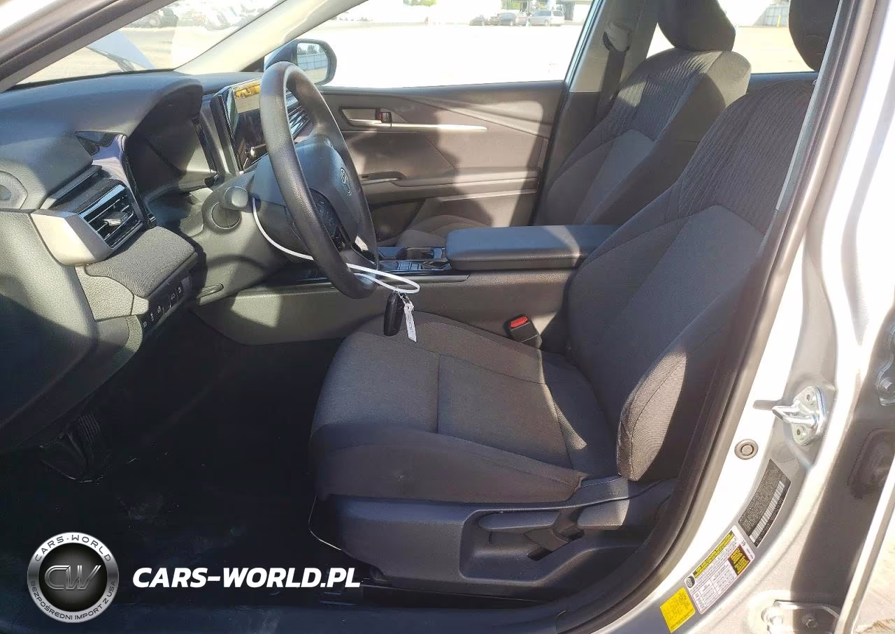 2025 Toyota Camry Le VIN:4T1DAACK0SU073779 - 7