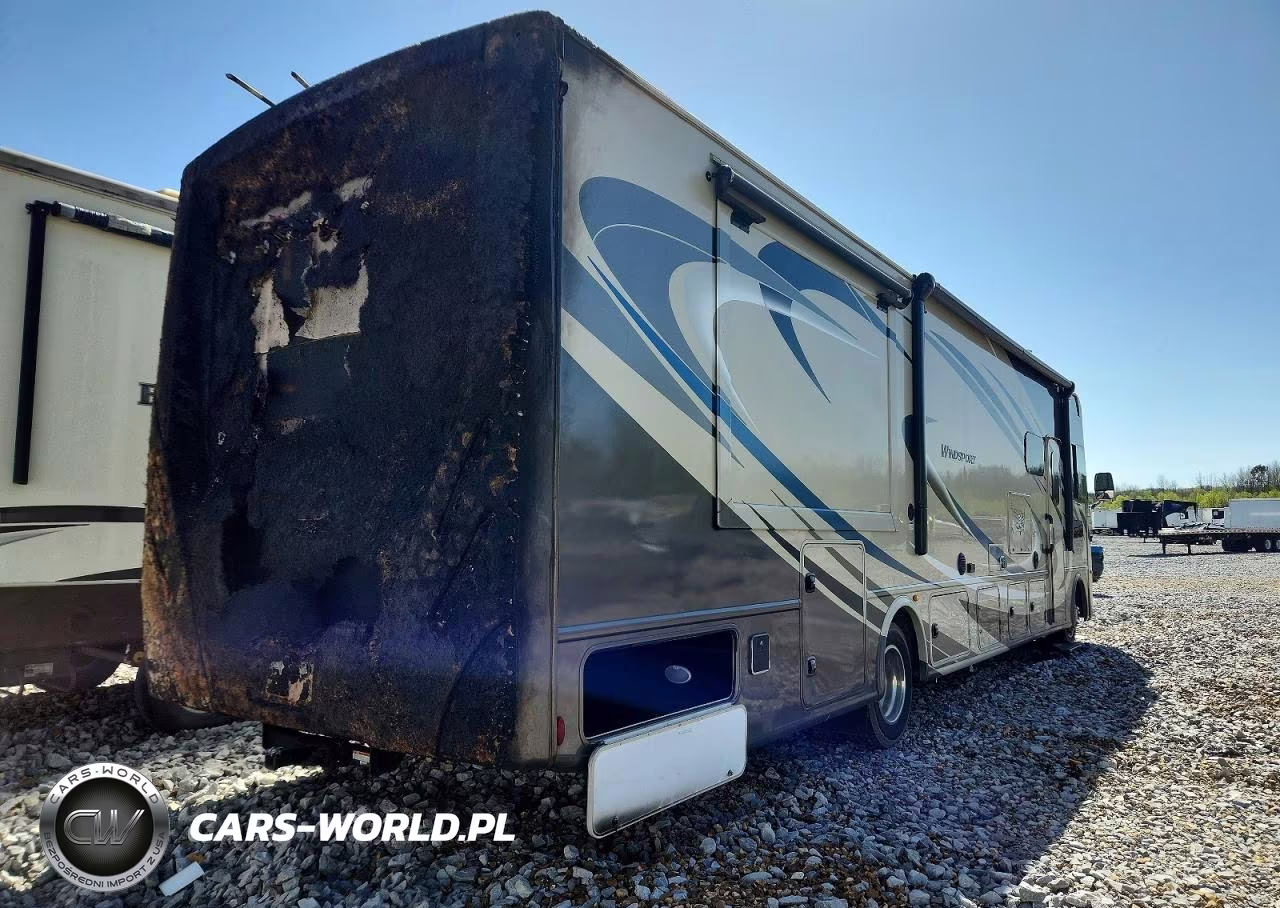 2018 Ford Motorhome Chassis Recreational Vehicle VIN:1F66F5DY0J0A12711 - 4