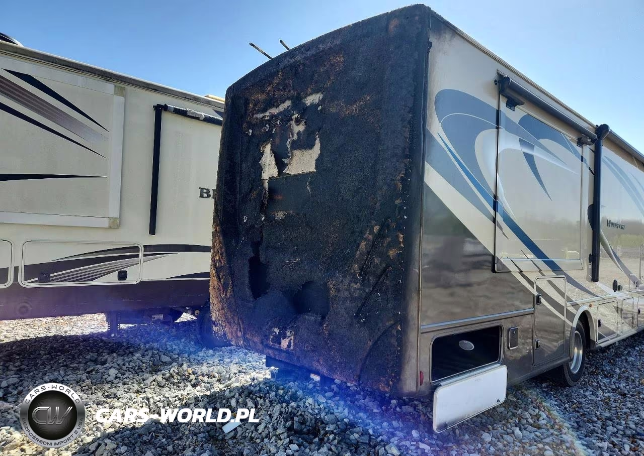 2018 Ford Motorhome Chassis Recreational Vehicle VIN:1F66F5DY0J0A12711 - 9