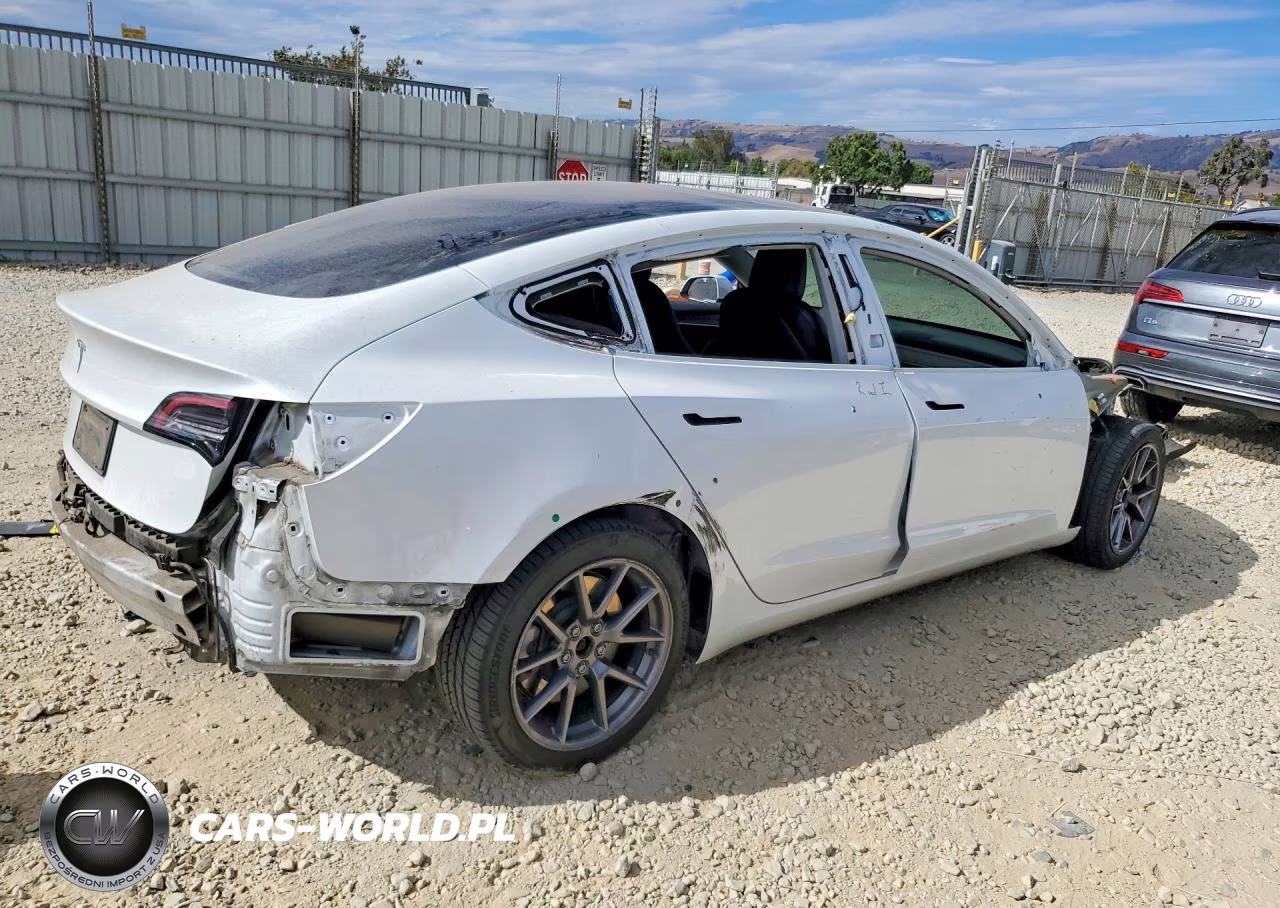 2021 Tesla Model 3 VIN:5YJ3E1EA1MF052136 - 3