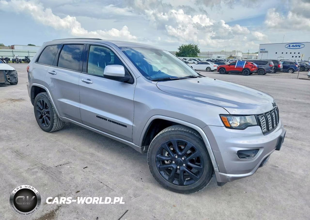 2018 Jeep Grand Cherokee Laredo VIN:1C4RJEAG1JC430875 - 4