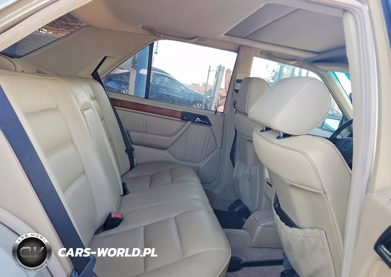 1995 Mercedes-Benz E 320 Base VIN:WDBEA32E3SC173248 - 10