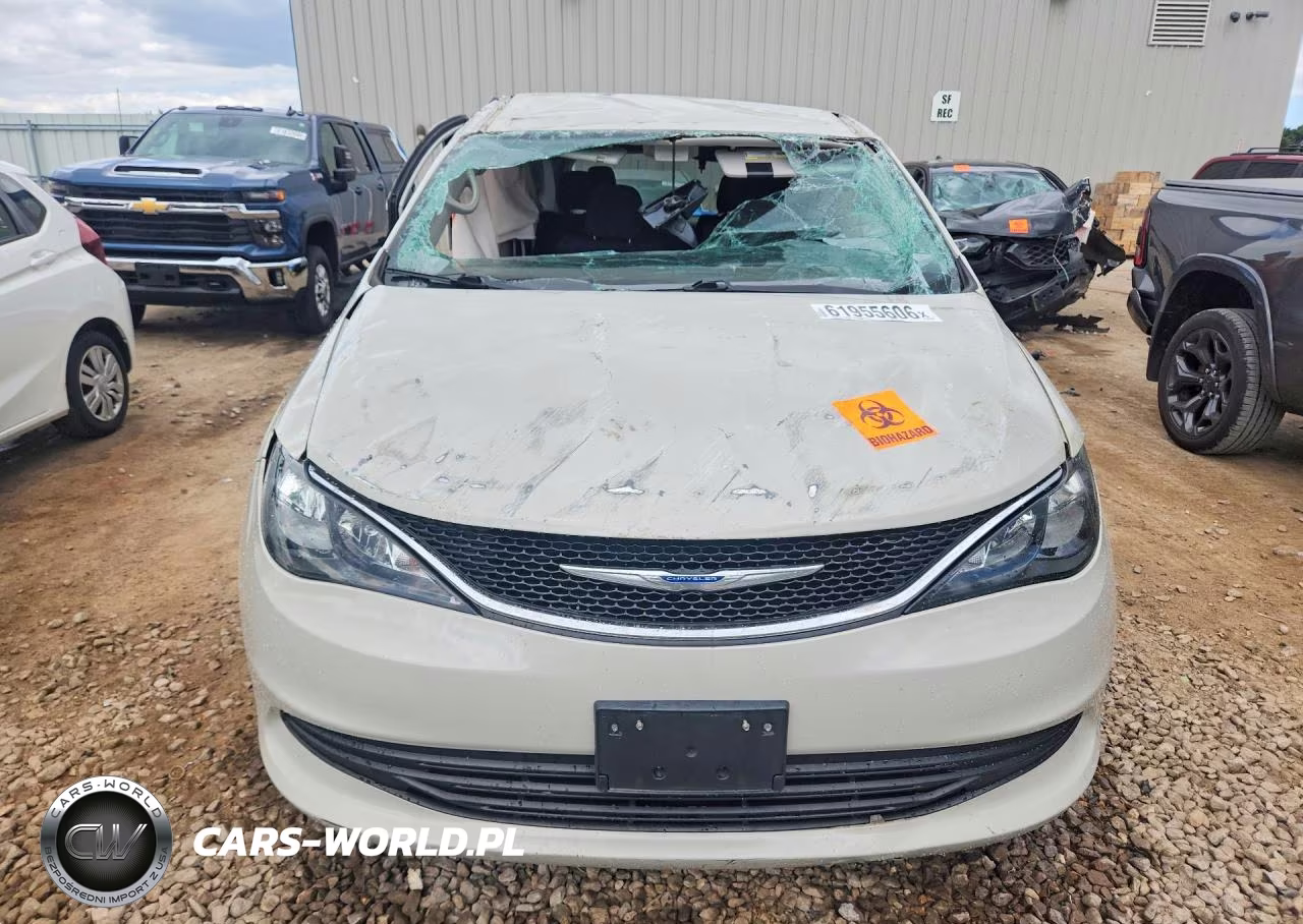 2017 Chrysler Pacifica Touring VIN:2C4RC1DG0HR636012 - 5