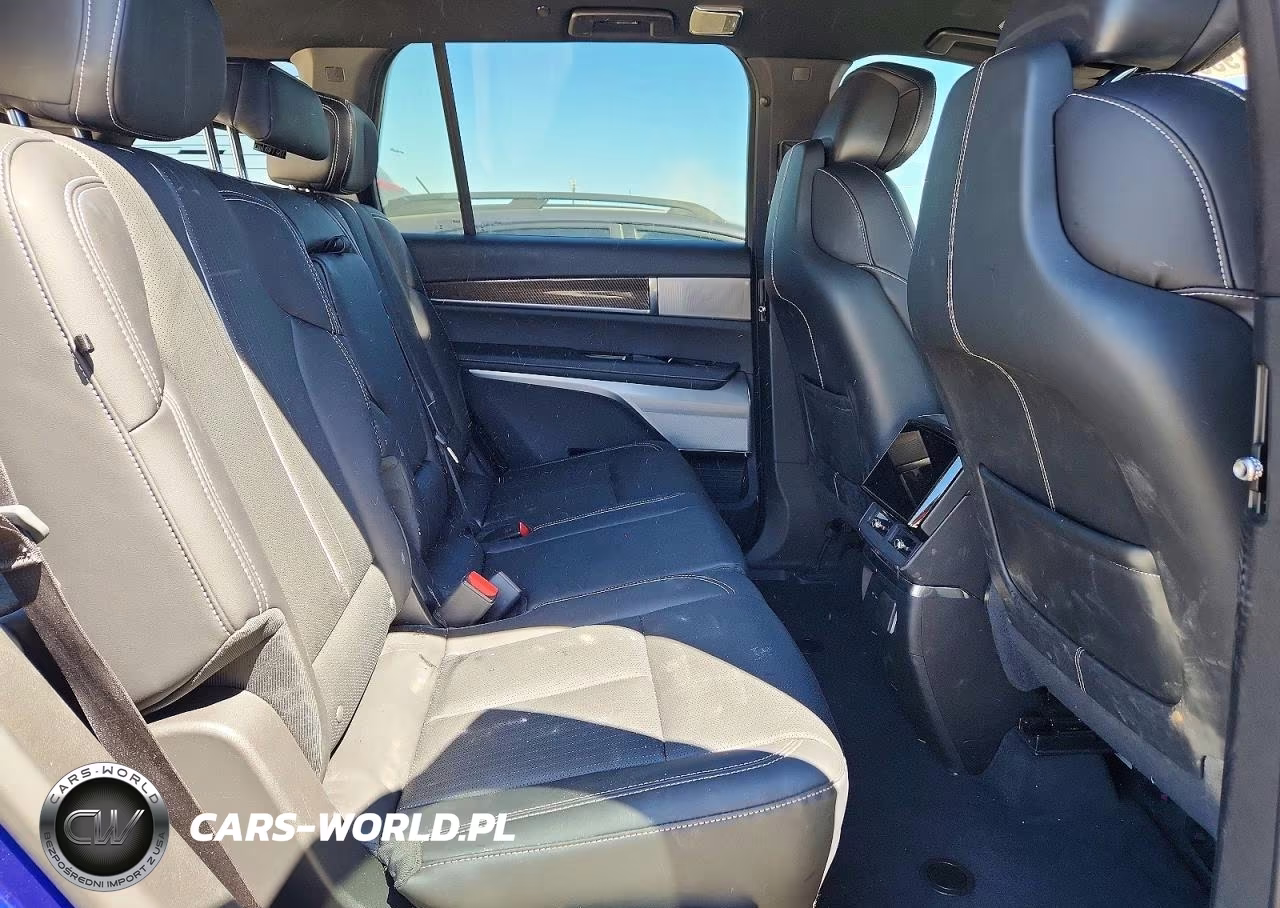 2026 Cadillac Vistiq Sport VIN:1GYC3NML7TZ705541 - 11