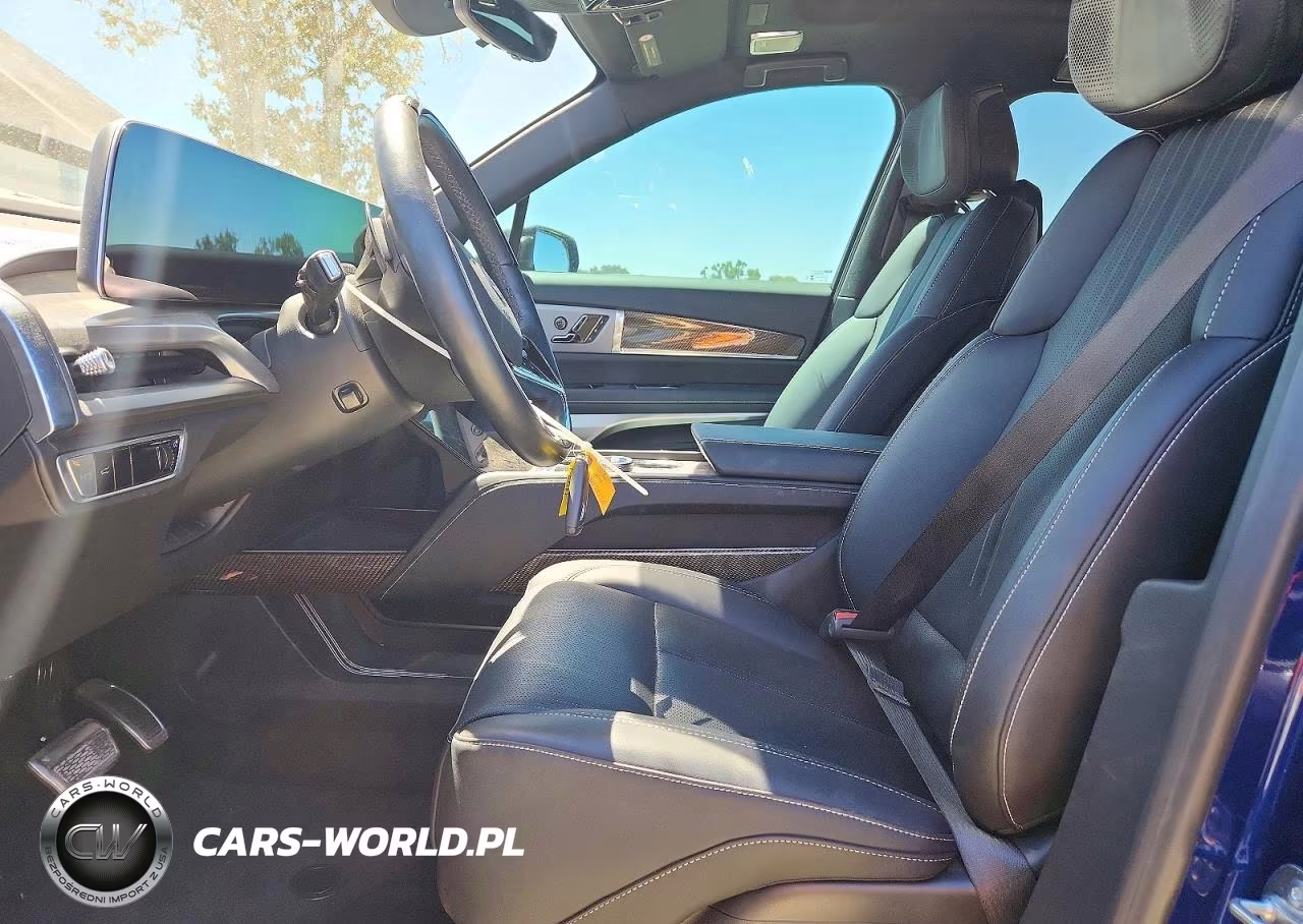2026 Cadillac Vistiq Sport VIN:1GYC3NML7TZ705541 - 7