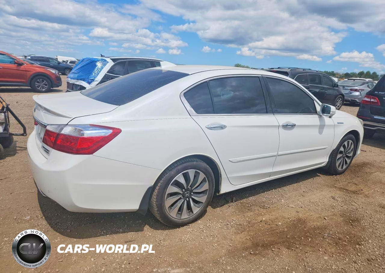 2015 Honda Accord Touring Hybrid VIN:1HGCR6F70FA009120 - 3