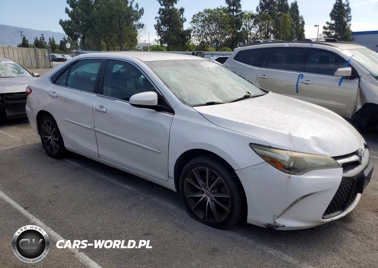 2015 Toyota Camry Xse VIN:4T1BF1FK6FU075725 - 4