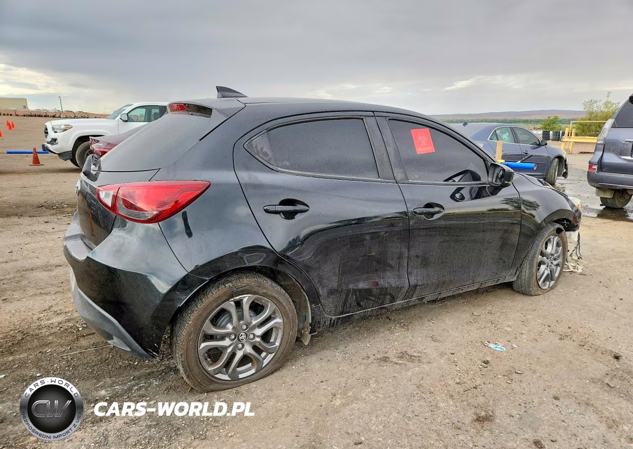 2020 Toyota Yaris Hatchback Le VIN:3MYDLBJV5LY704236 - 3
