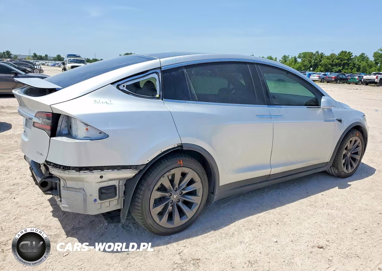 2018 Tesla Model X VIN:5YJXCDE21JF092083 - 3