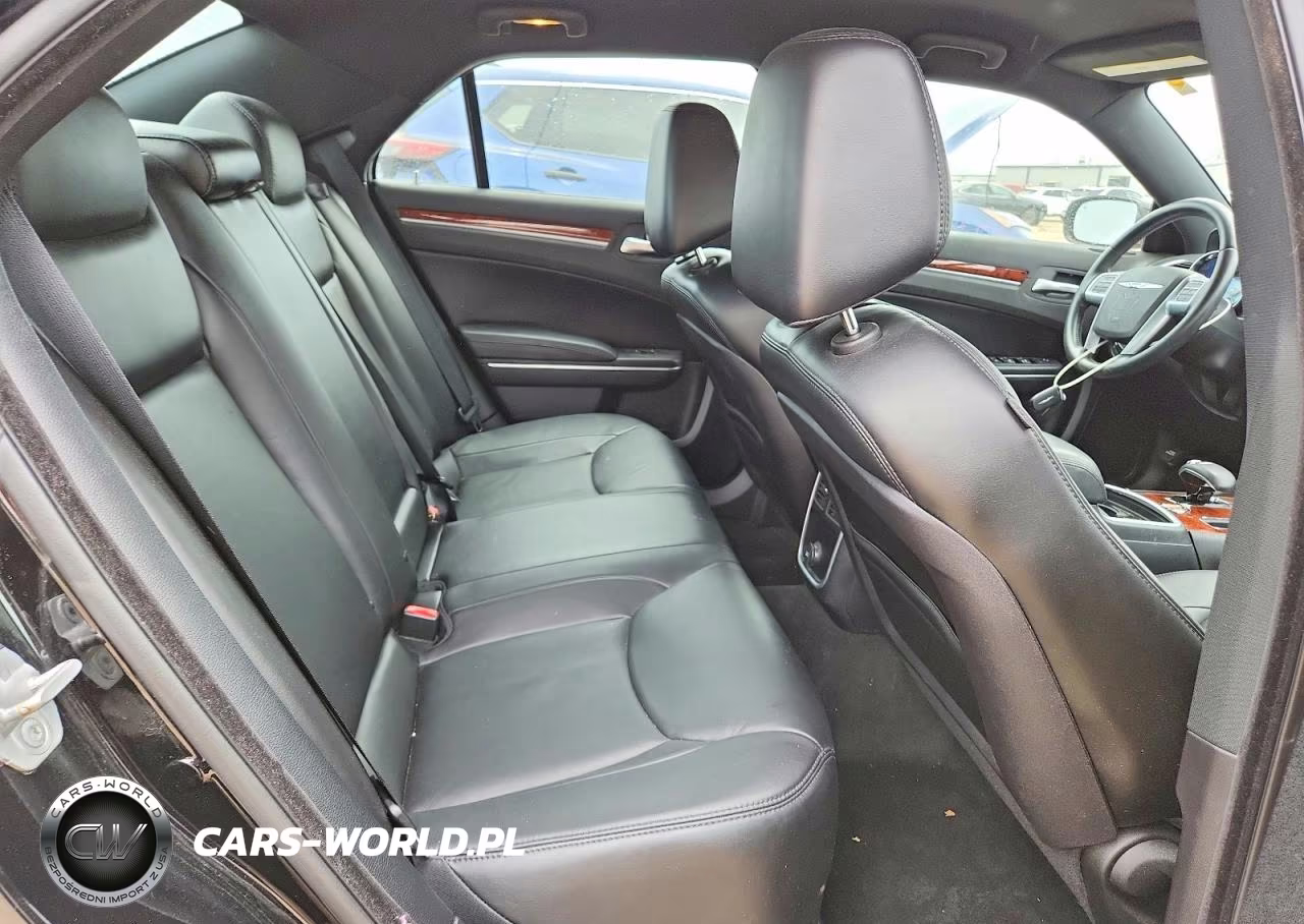 2013 Chrysler 300 VIN:2C3CCAAG0DH528892 - 10