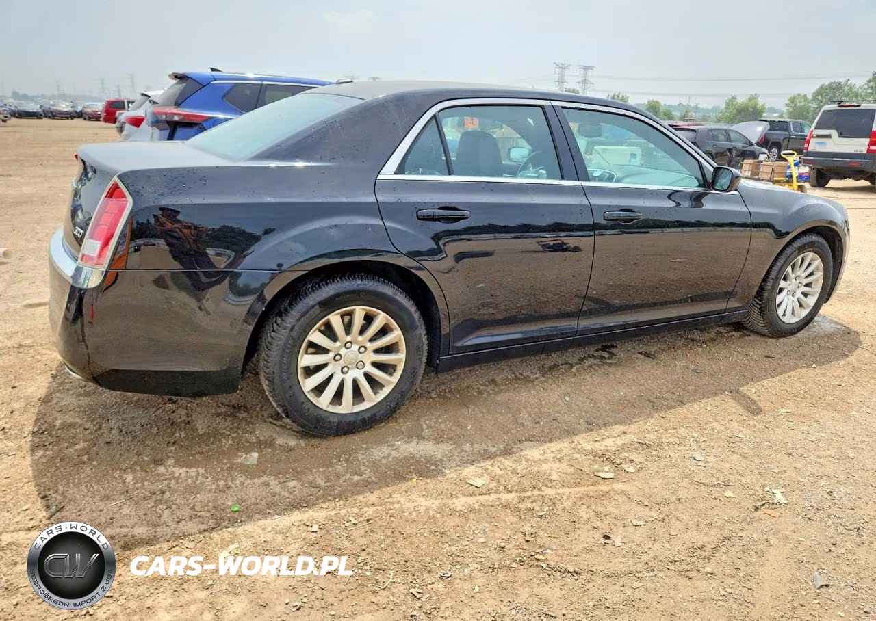 2013 Chrysler 300 VIN:2C3CCAAG0DH528892 - 3
