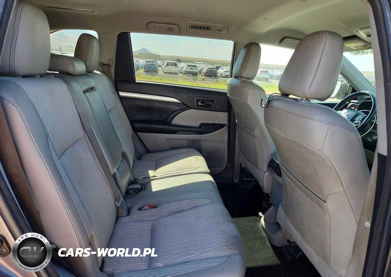 2018 Toyota Highlander Le Plus VIN:5TDBZRFH3JS499343 - 10