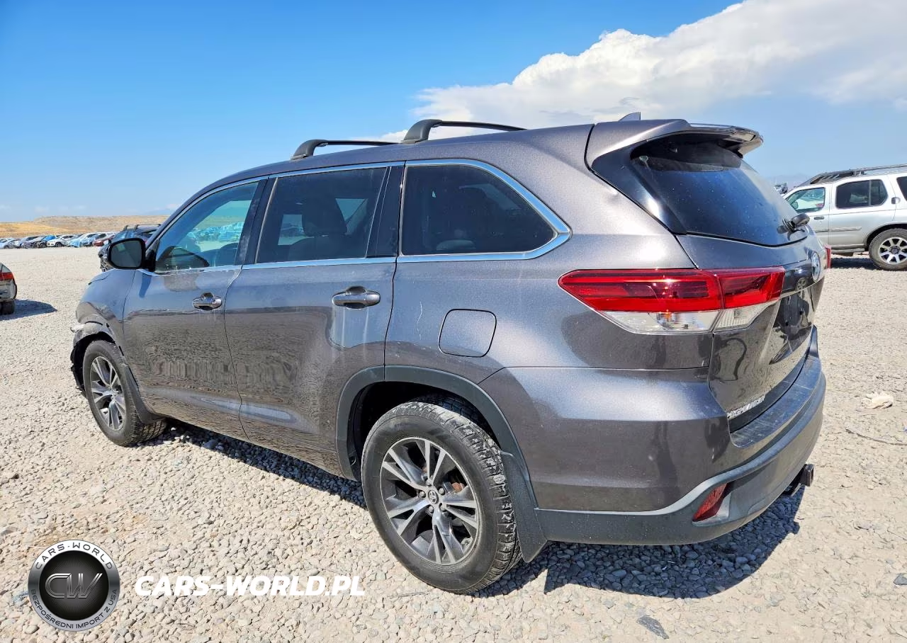 2018 Toyota Highlander Le Plus VIN:5TDBZRFH3JS499343 - 2