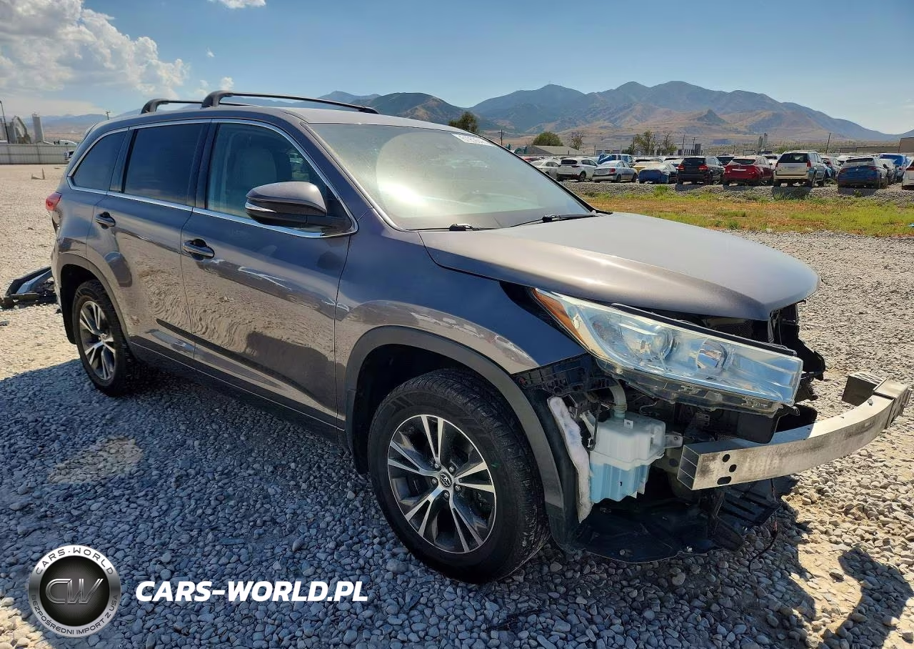 2018 Toyota Highlander Le Plus VIN:5TDBZRFH3JS499343 - 4