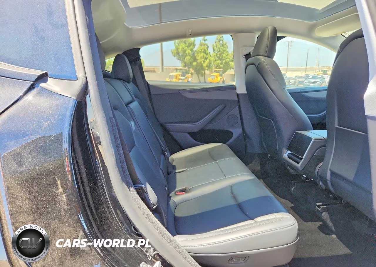 2026 Tesla Model Y VIN:7SAYGDED0TA425404 - 10