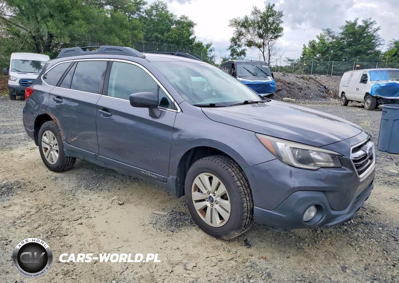 2018 Subaru Outback 2.5I Premium VIN:4S4BSACC7J3353748 - 4
