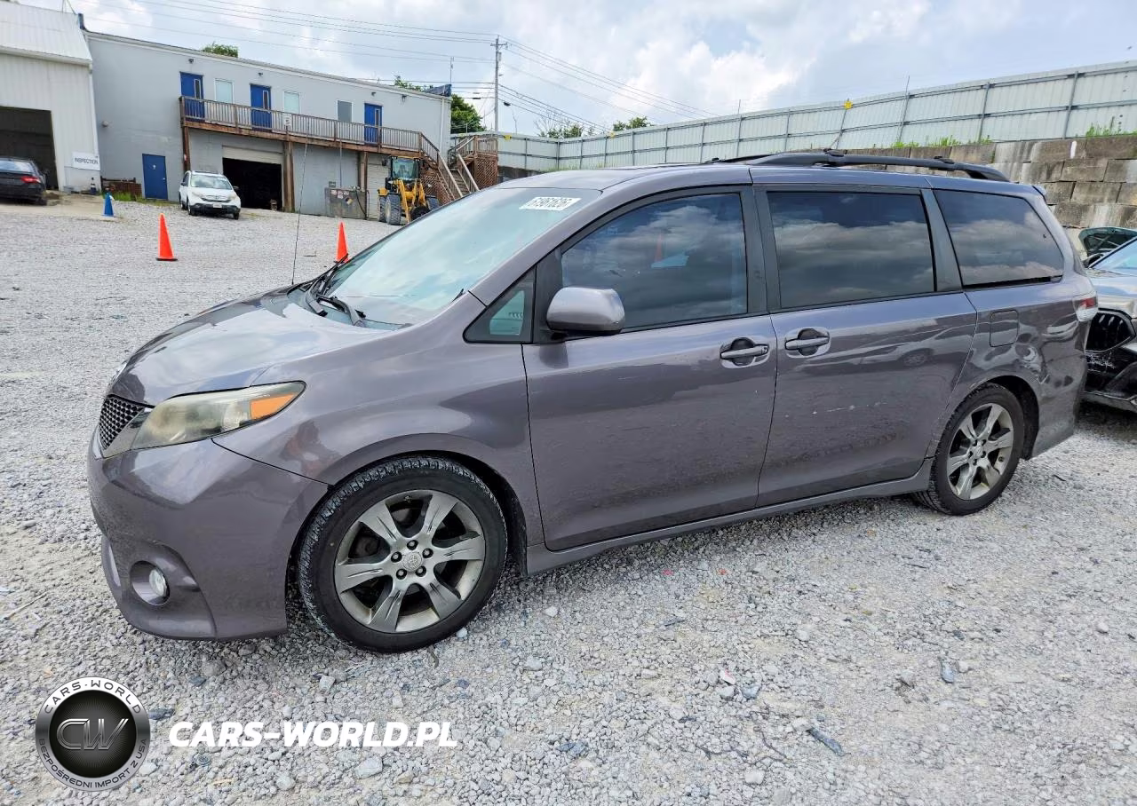 2011 Toyota Sienna Sport