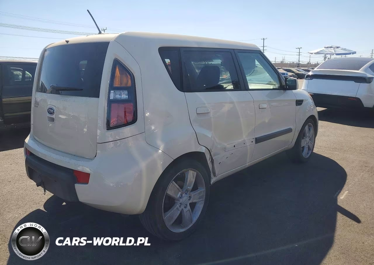 2010 Kia Soul + VIN:KNDJT2A27A7038423 - 3