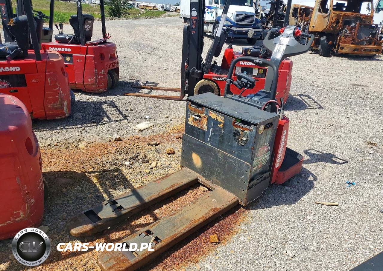 2016 Raymond 8410 Pallet Jack VIN:00000008411629623 - 2