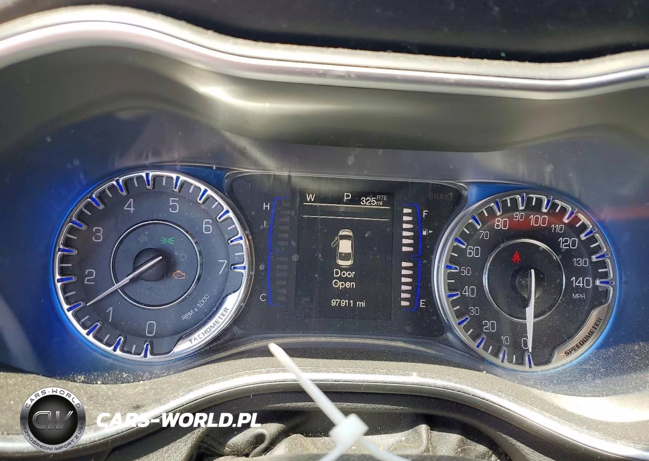 2015 Chrysler 200 Limited VIN:1C3CCCABXFN552370 - 9