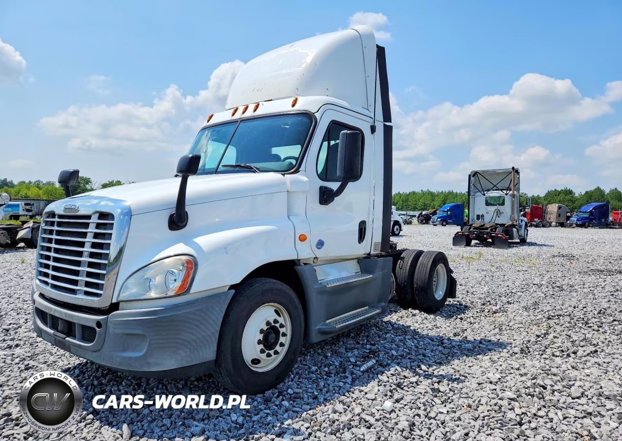 2015 Freightliner Cascadia Semi Truck