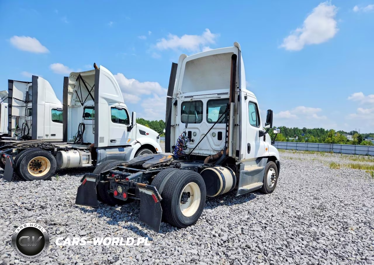2015 Freightliner Cascadia Semi Truck VIN:1FUBGEDV5FLGH4778 - 3
