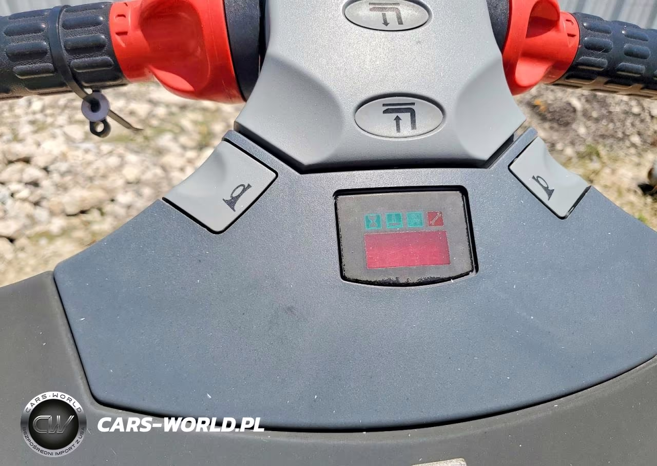 2016 Raymond 8410 Pallet Jack VIN:00000008411629621 - 8