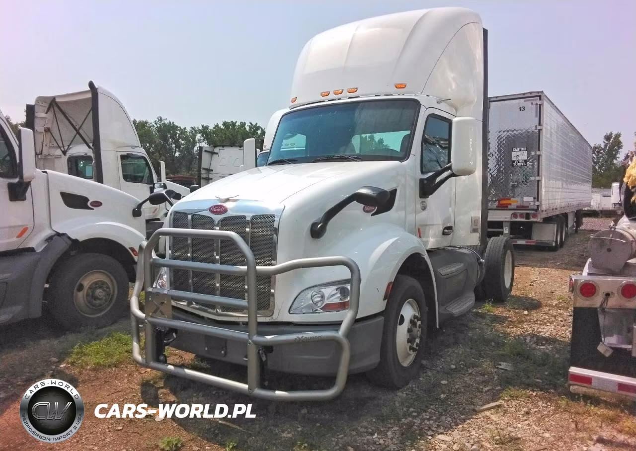 2017 Peterbilt 579 Semi Truck