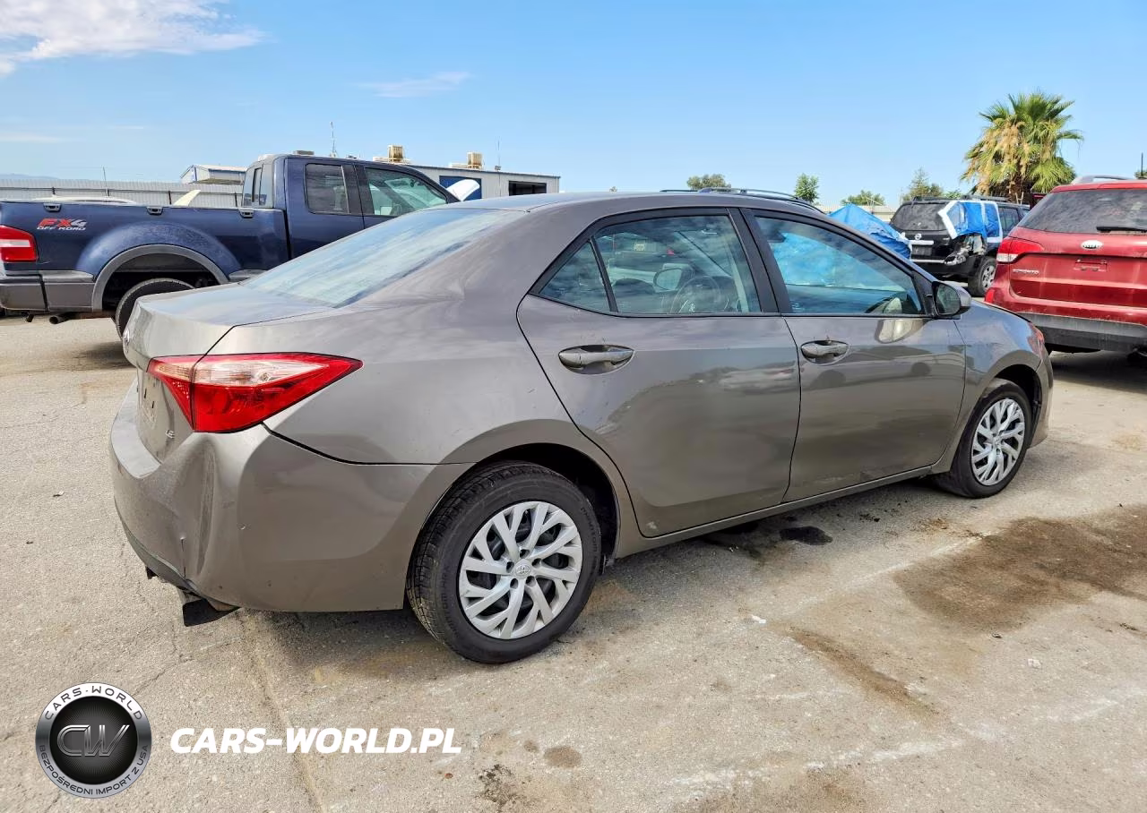 2017 Toyota Corolla Le VIN:5YFBURHE8HP616922 - 3