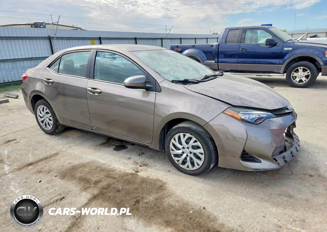 2017 Toyota Corolla Le VIN:5YFBURHE8HP616922 - 4