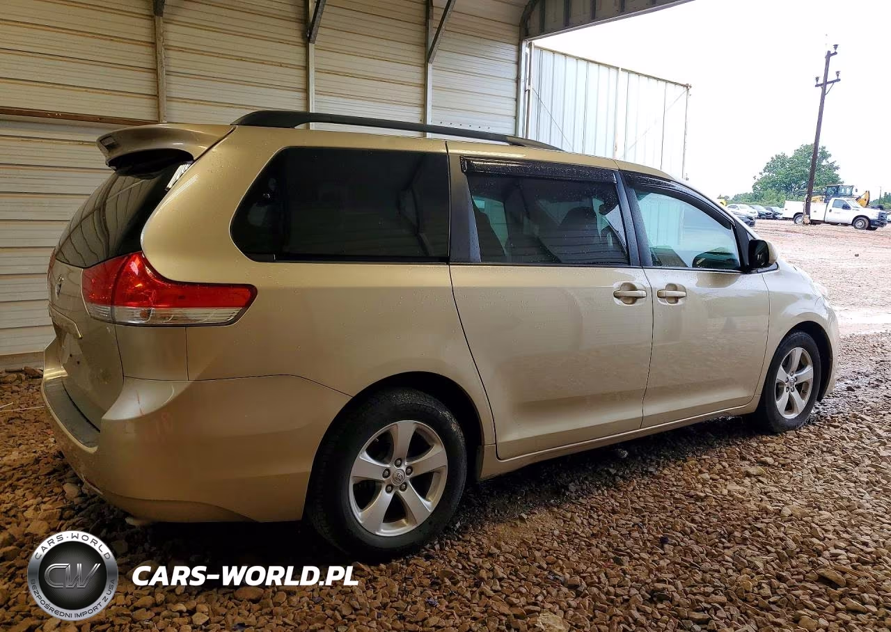 2013 Toyota Sienna Le VIN:5TDKK3DC9DS362789 - 3