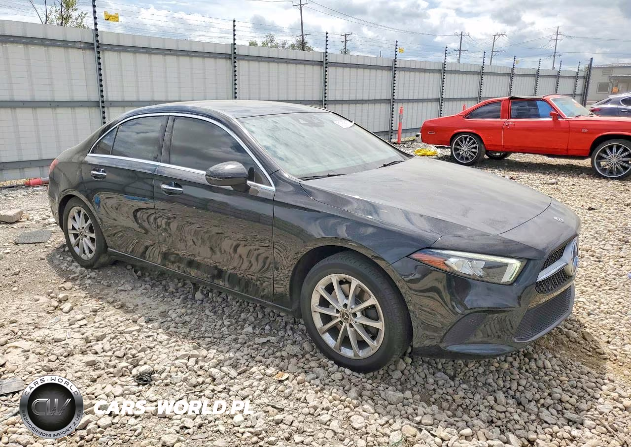 2019 Mercedes-Benz A 220 4Matic VIN:WDD3G4FB0KW002202 - 4