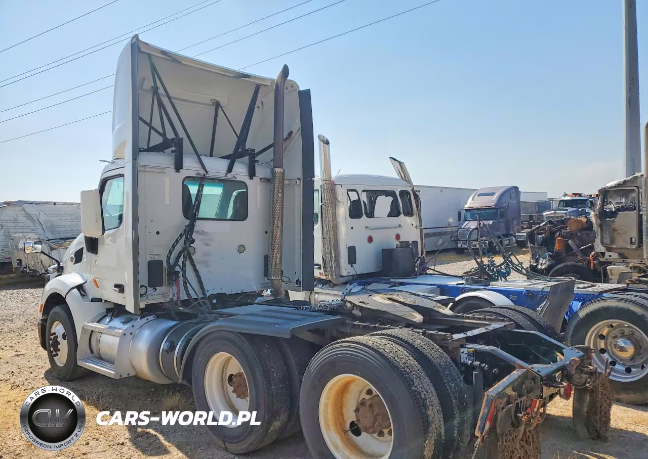 2016 Peterbilt 579 Semi Truck VIN:1XPBD49X2GD360621 - 2