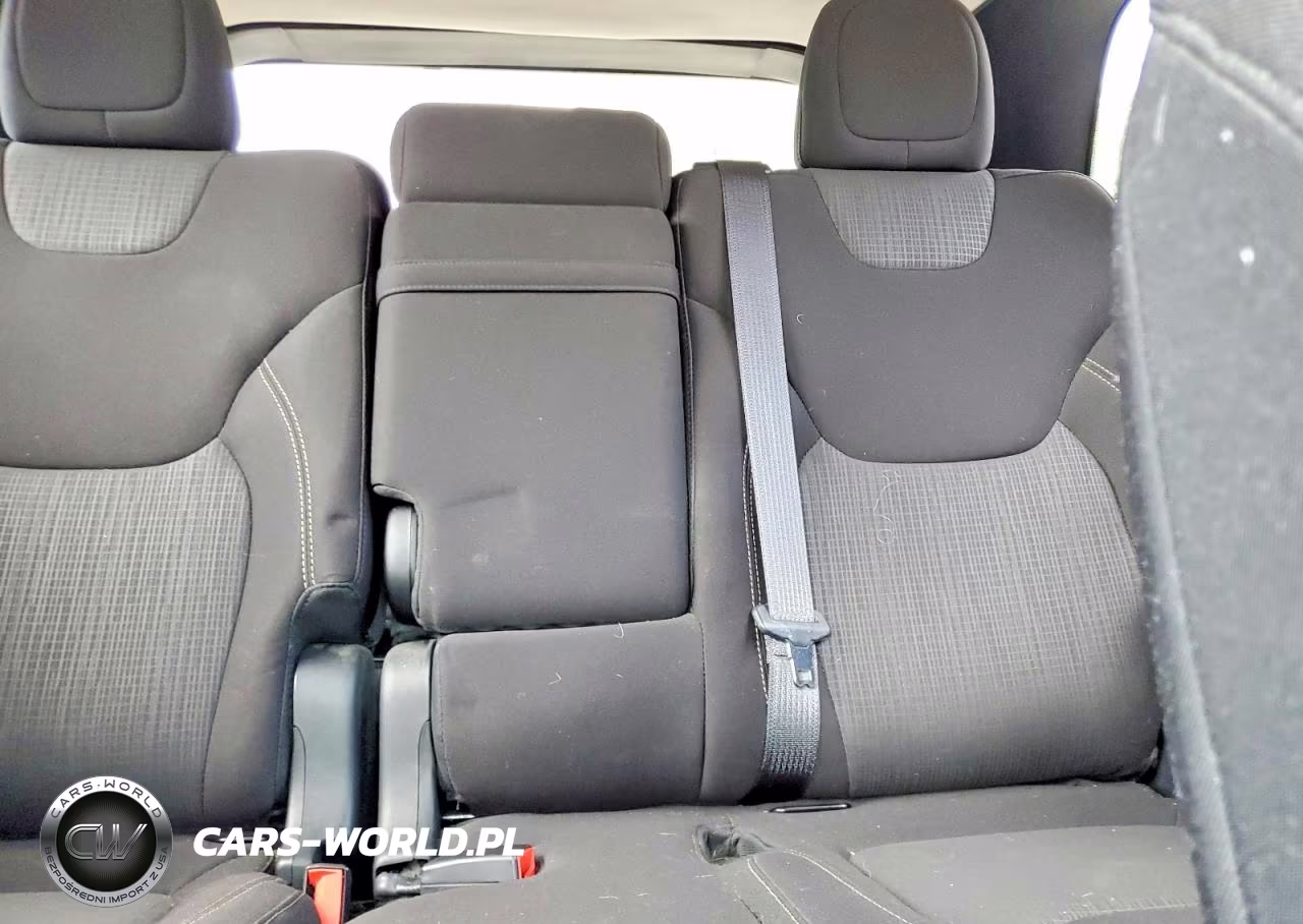 2017 Jeep Cherokee Latitude VIN:1C4PJMCS8HW615114 - 10
