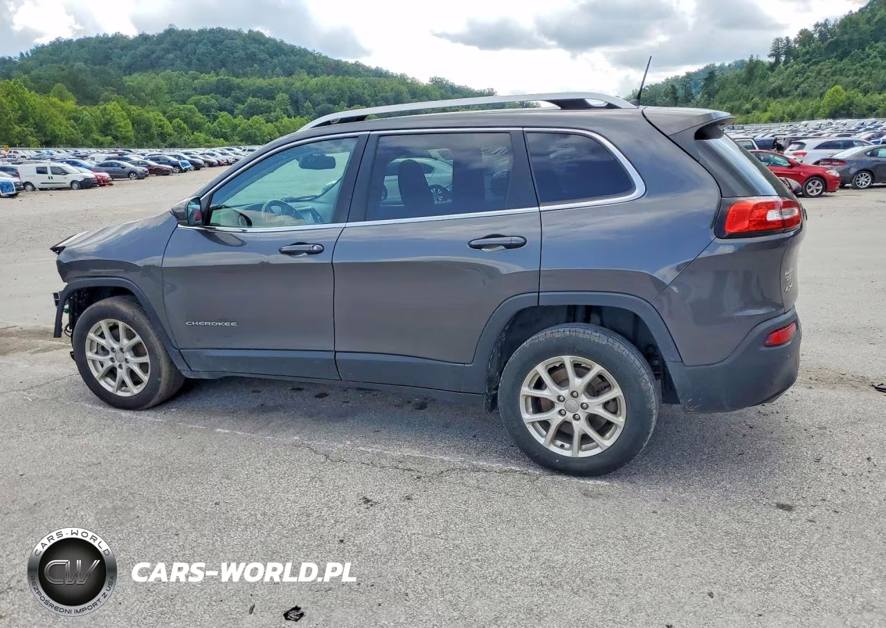 2017 Jeep Cherokee Latitude VIN:1C4PJMCS8HW615114 - 2