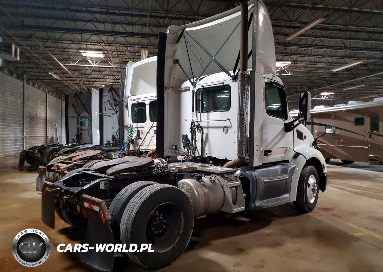 2017 Peterbilt 579 Semi Truck VIN:1XPBA48X2HD428458 - 3