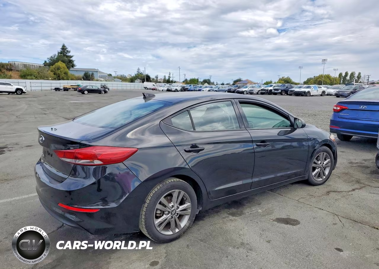 2018 Hyundai Elantra Sel VIN:5NPD84LF8JH230424 - 3