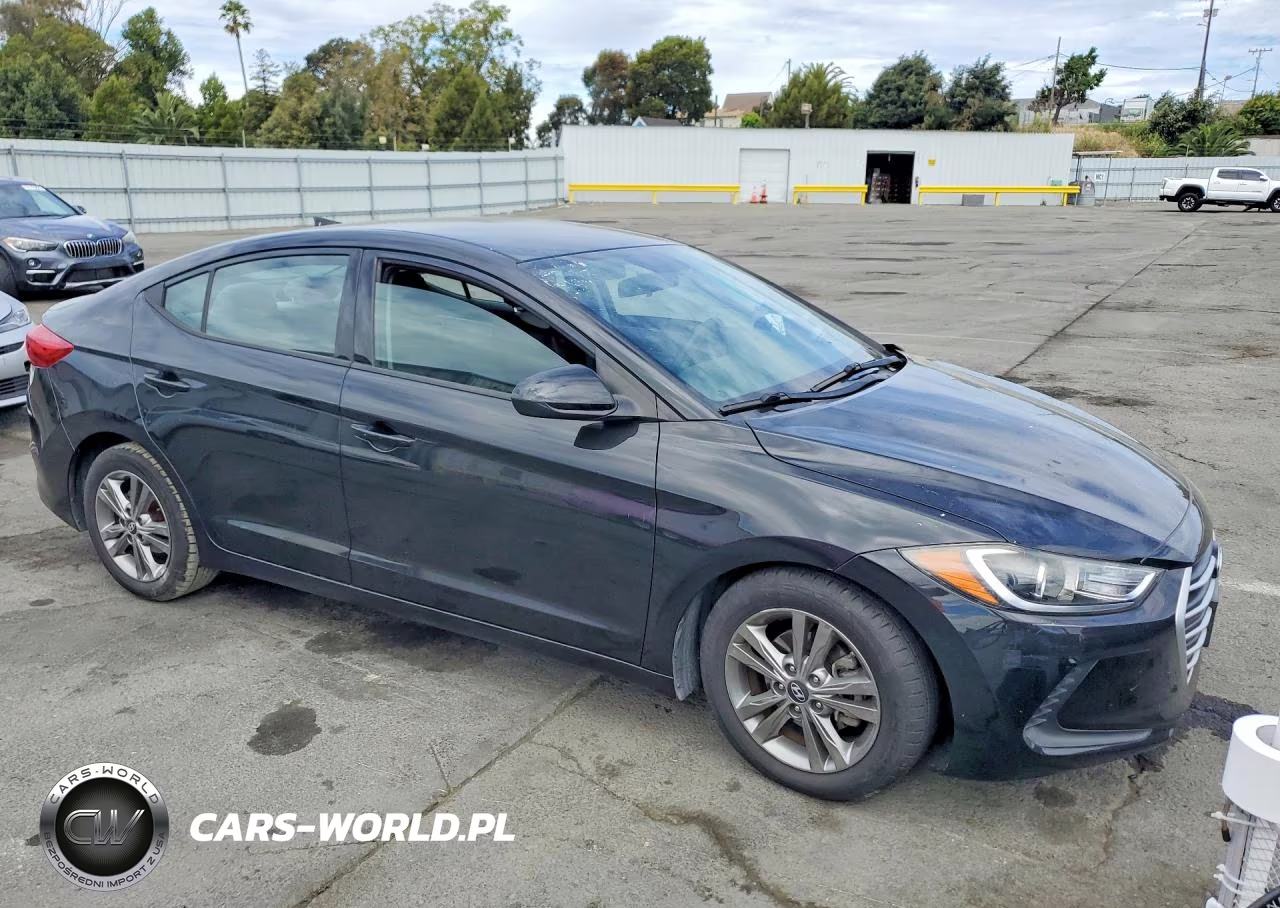 2018 Hyundai Elantra Sel VIN:5NPD84LF8JH230424 - 4